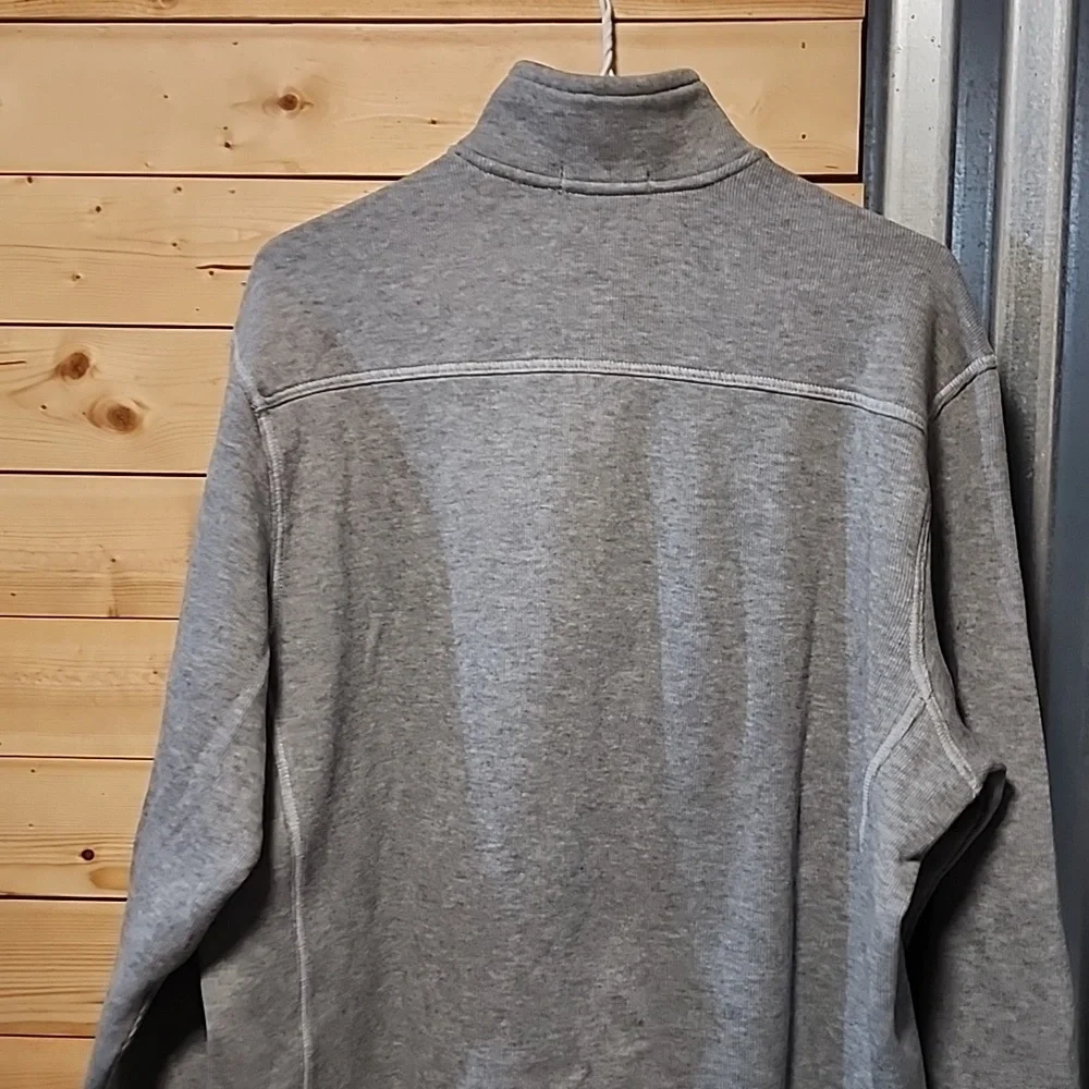 Tommy Bahama Pull Over Sweatshirt  size Medium nwot